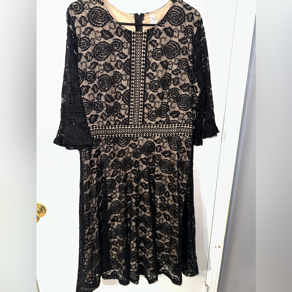 Women’s lace dress